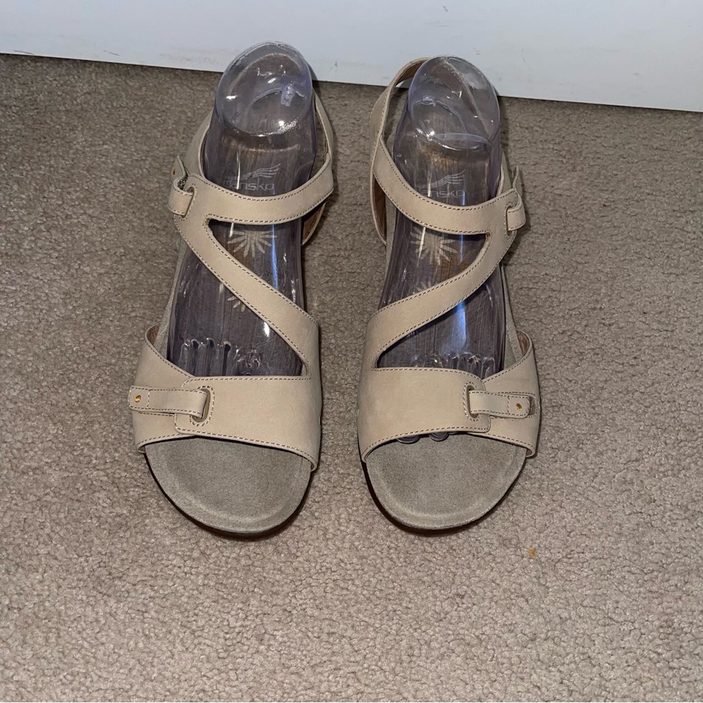 Dansko Beige Leather Comfort Sandals Size EU 42 Slip Resistant Walking Shoes